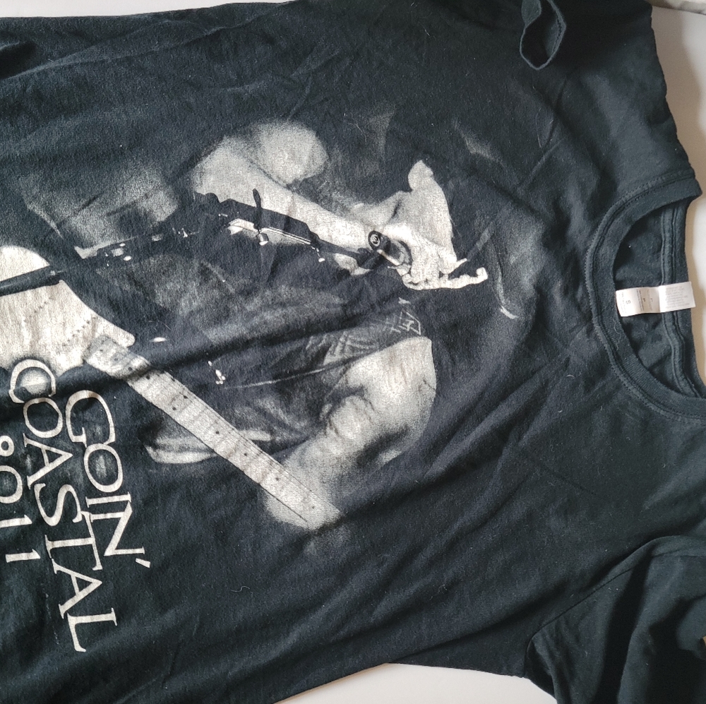 Black tshirt size small